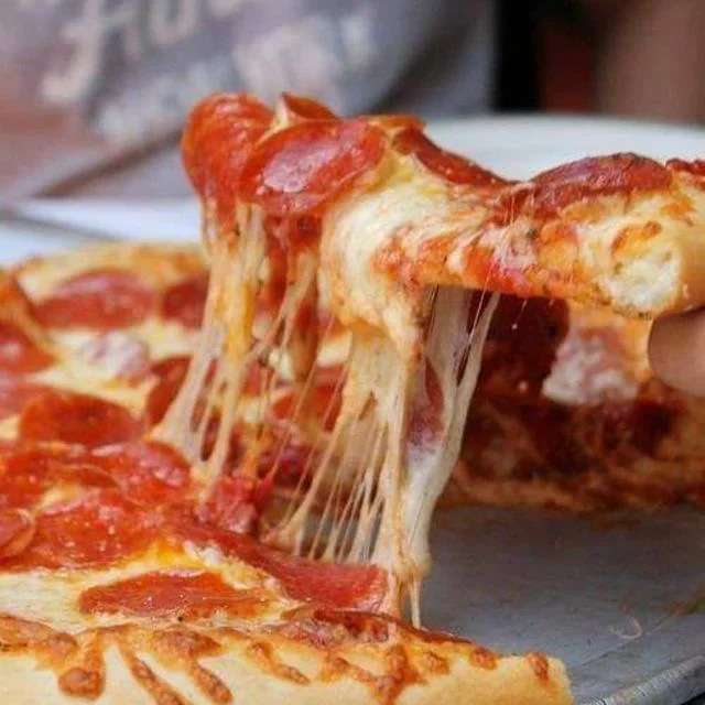 Porque tú lo pediste, ahora toda la semana llévate 2 pizzas al horno de leña, Pepperoni o Haiwaiana, a tan solo $179. Aplica a partir de la 1:00 p.m. para consumo en restaurante, servicio a domicilio o para llevar